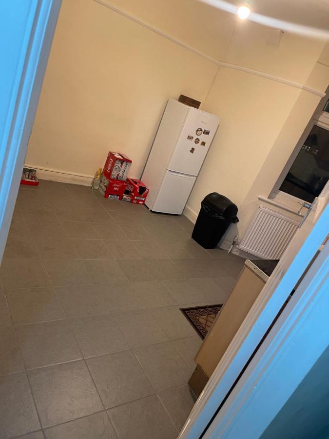Welcome To Your New Home. Redbridge Екстериор снимка